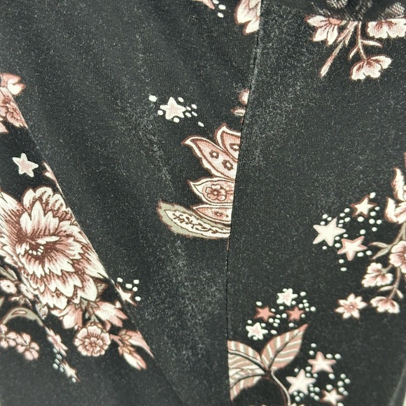 Gypsies & Moondust Short Sleeve Floral Print Lace Up Neck Tunic  - Black - Large - Picture 7 of 12